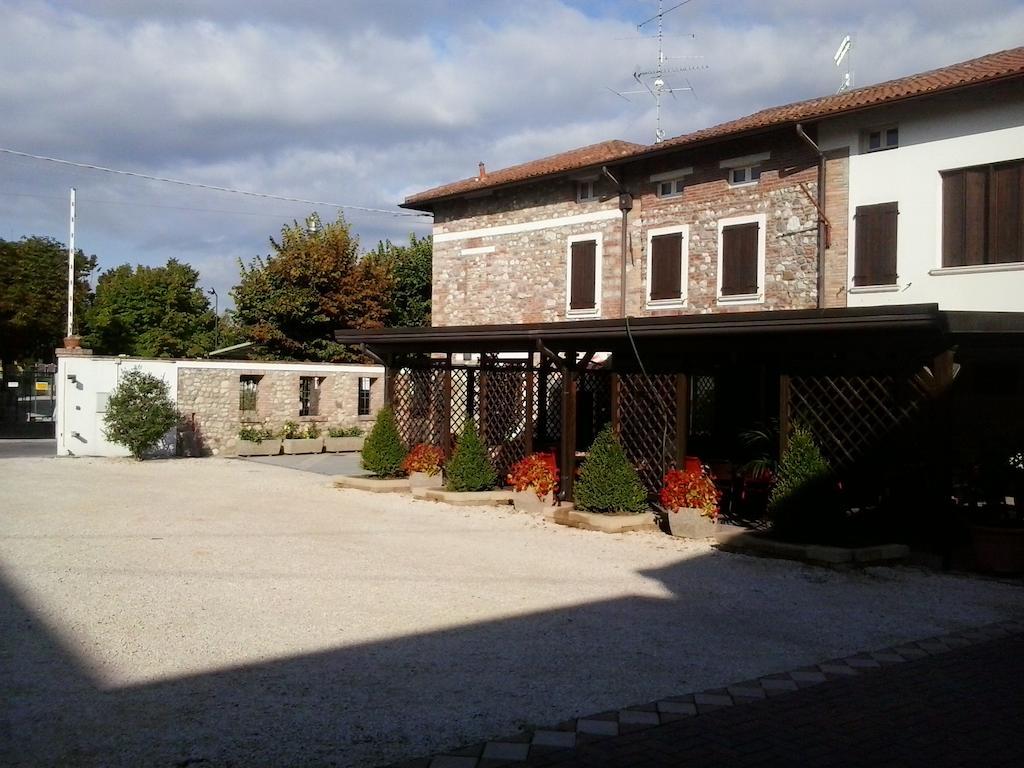Trattoria Milani Hotel Lonato Exterior foto